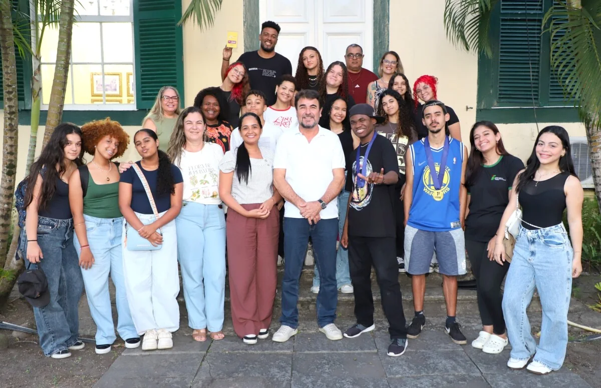 Alunos do Centro Cultural Sobradinho no Festival Dança Campos