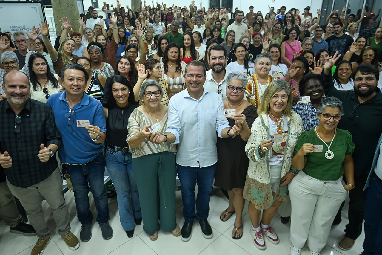 Entrega das carteiras municipais da economia solidária em Campos