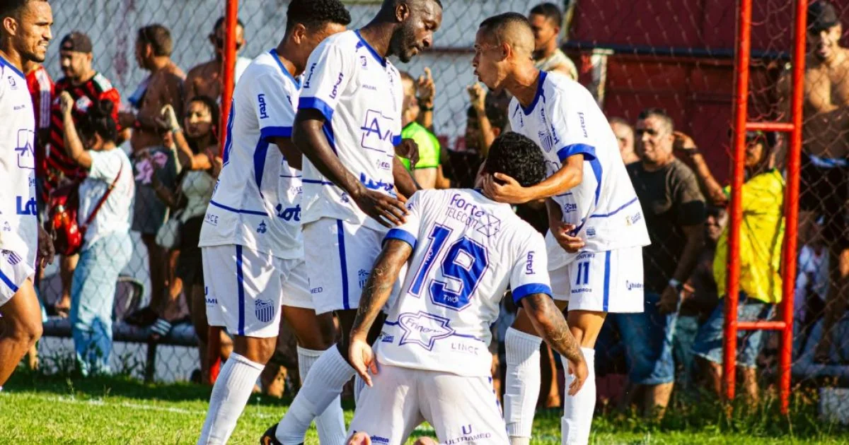 Jogadores do Goytacaz durante partida da Série B1 do Campeonato Carioca