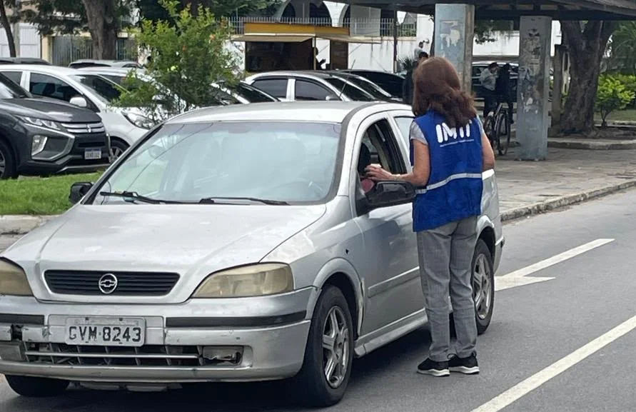 Equipe do IMTT orienta usuários do trânsito em Campos