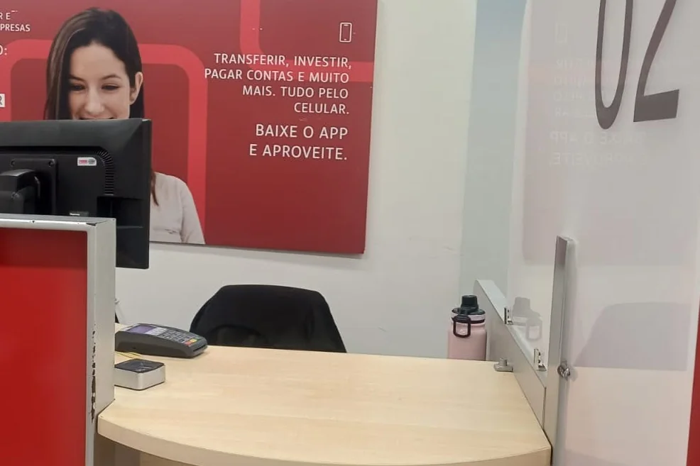 Fiscalização do Procon em agência bancária no Centro de Campos