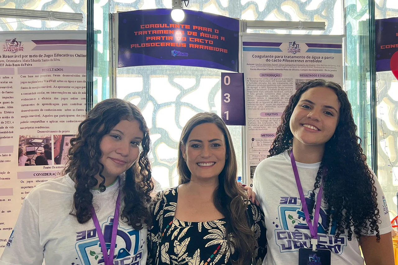 Alunas apresentam projeto científico sobre cactos e tratamento de água