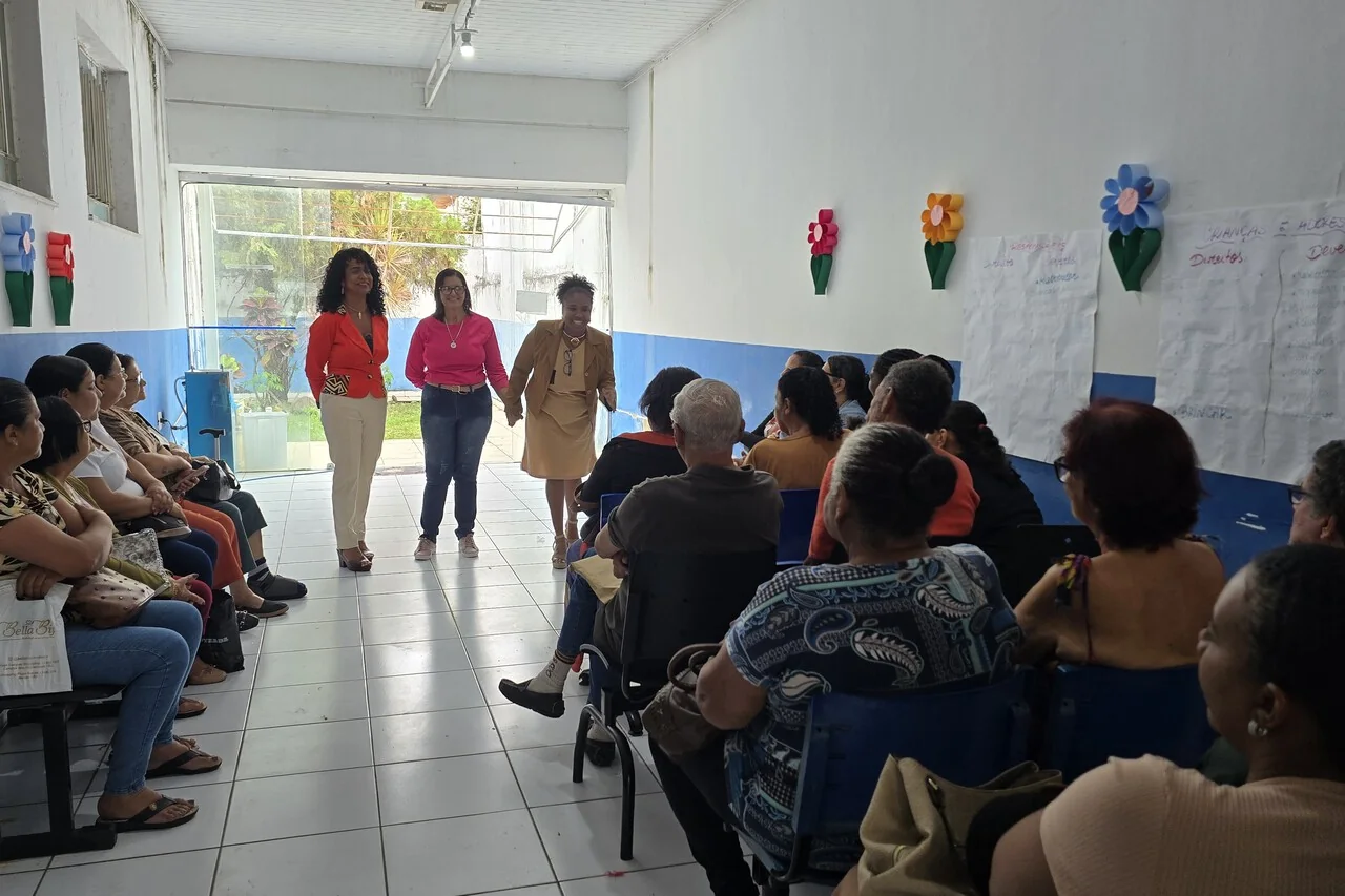 Ação do Outubro Rosa reúne pacientes e profissionais em Campos