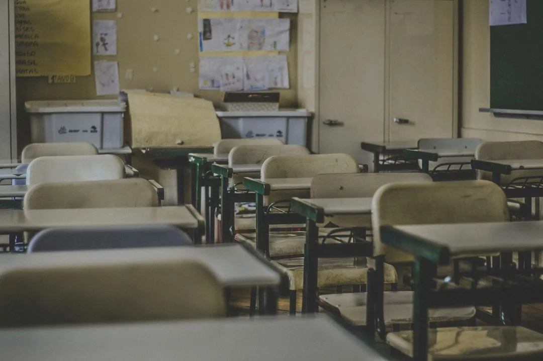Campos empossa primeiros 60 aprovados no concurso da Educação