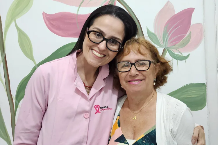 Equipe e pacientes do programa Campos Sempre Rosa