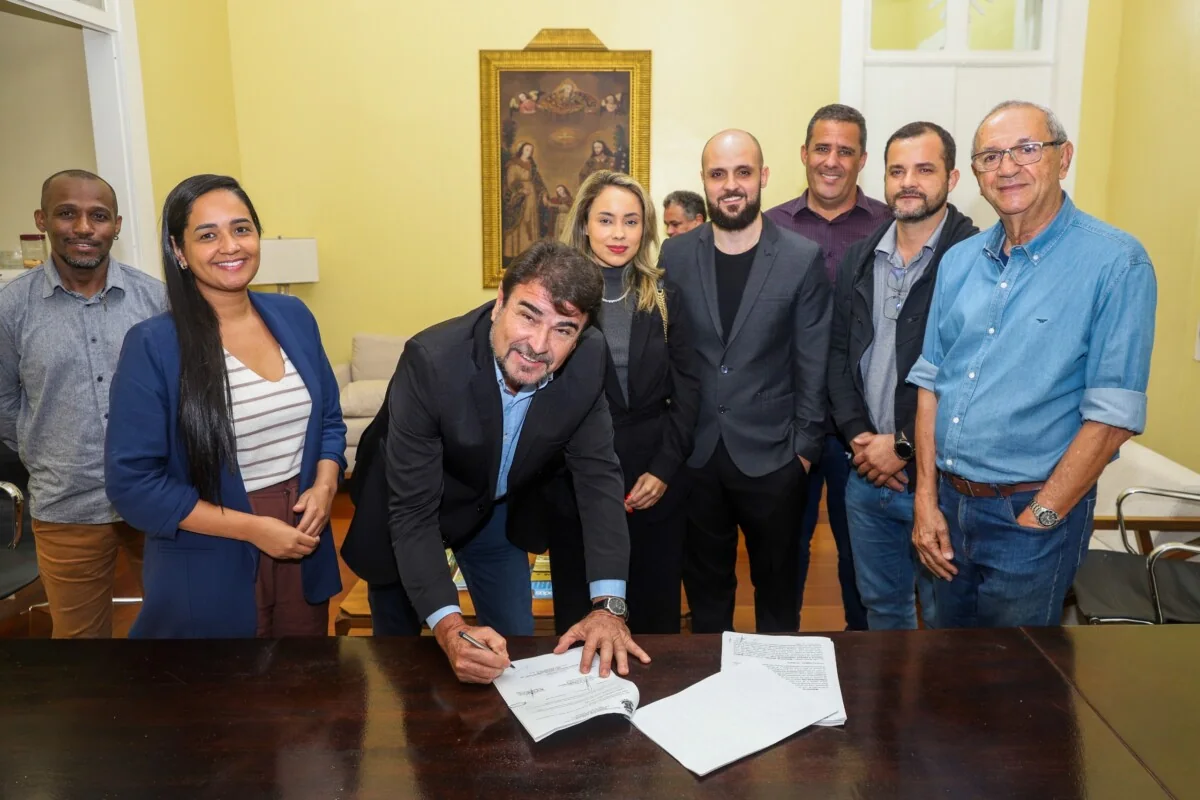 Assinatura de concessão para instalação de empresa do setor farmacêutico em Quissamã