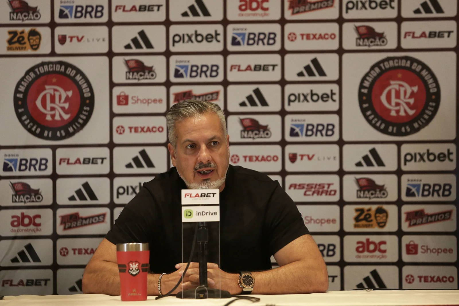 Diretor do Flamengo manifesta preocupação com jogo do Vasco no Maracanã