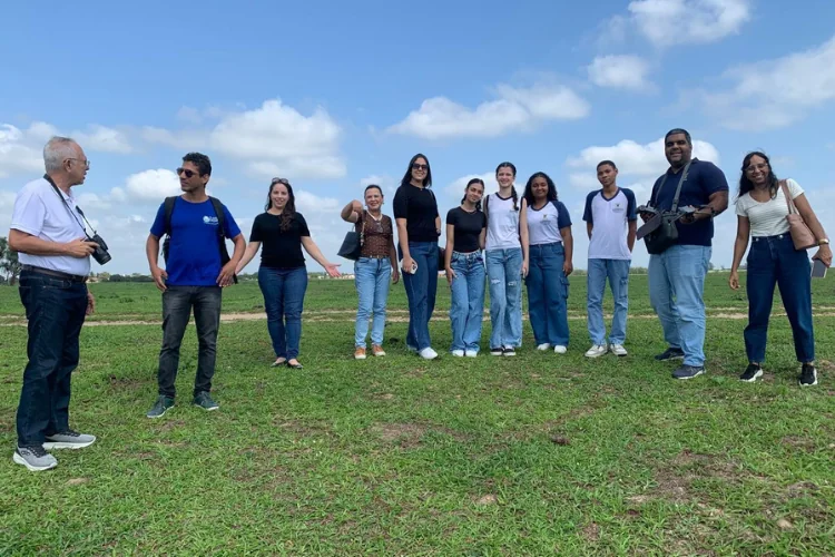Estudantes de Travessão pesquisam lagoas de Campos