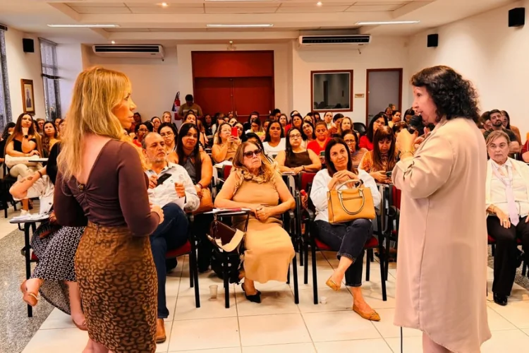 Representantes da educação participam de fórum sobre proteção no ambiente digital em Campos