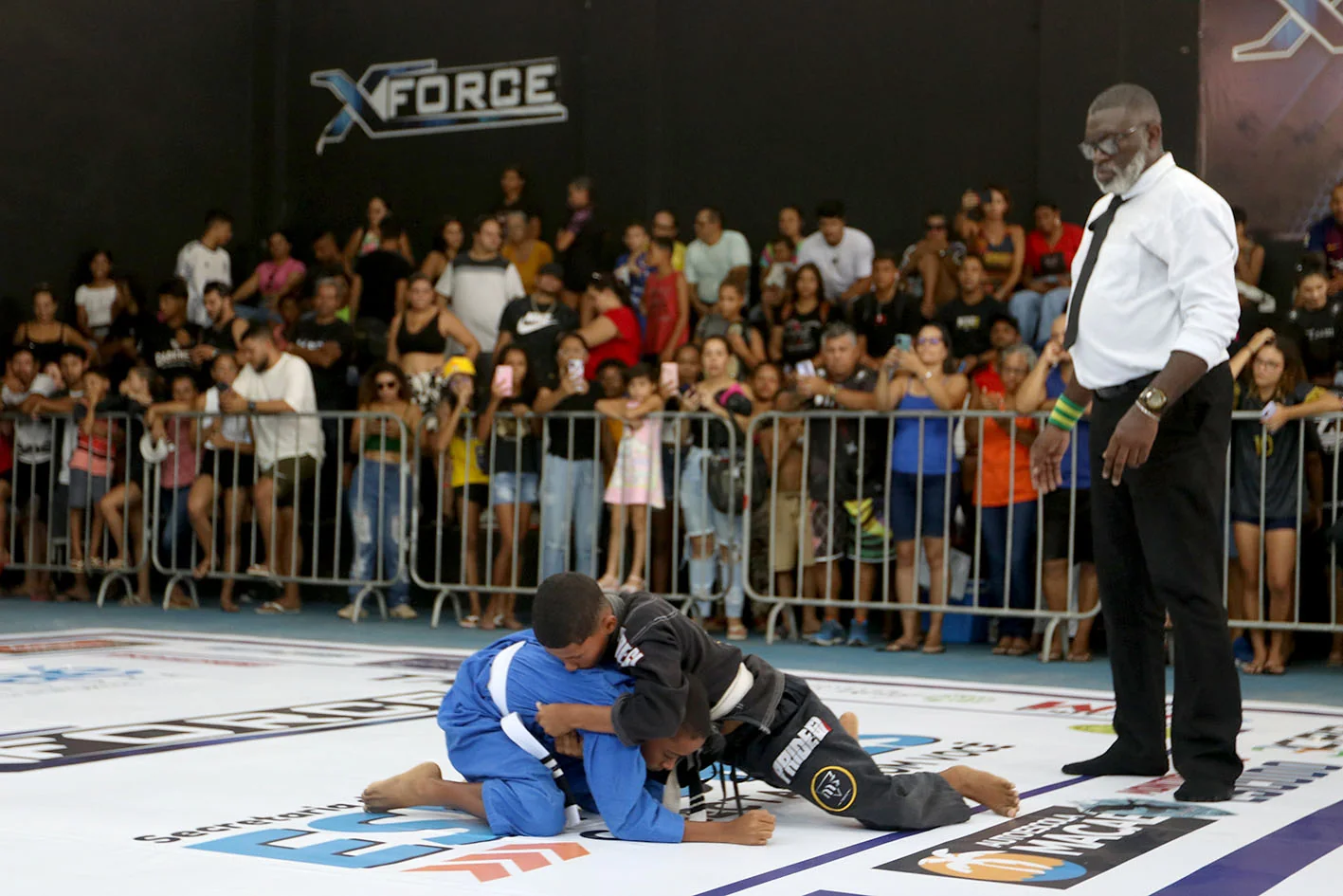 Atletas de jiu-jítsu em divulgação do X Force Top Fight de Macaé