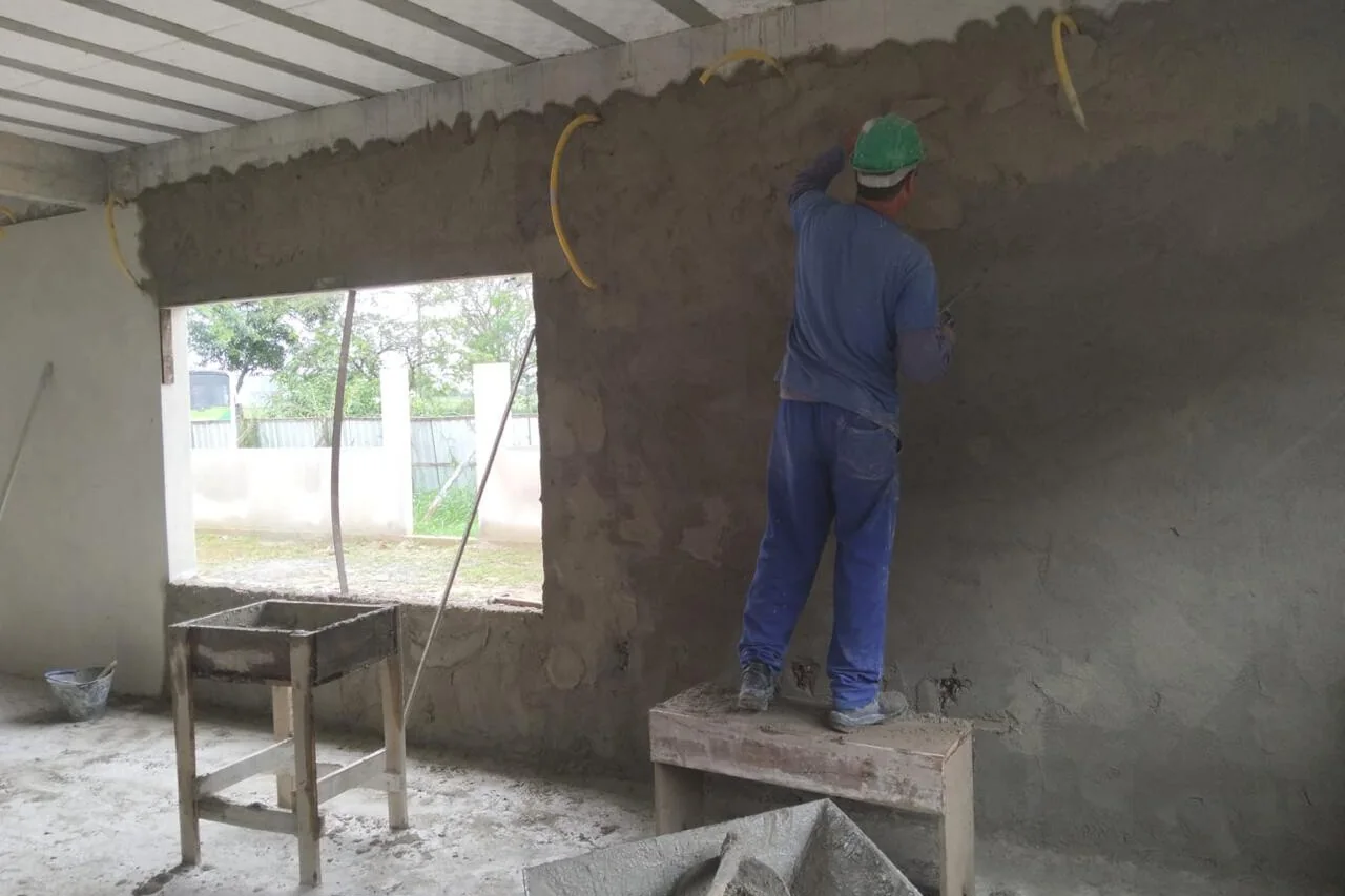 Obra do SAMU avança para acabamentos internos em Campos