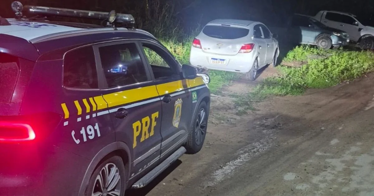 Veículos apreendidos pela PRF durante ocorrência na BR-101 em Campos