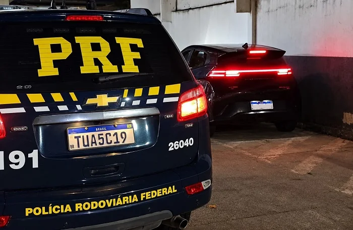 PRF prende homem procurado e recupera veículo roubado na BR-101