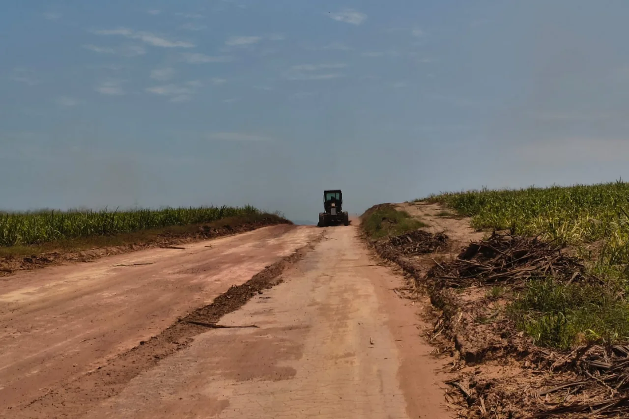Programa Estradas do Produtor atende localidades de Campos