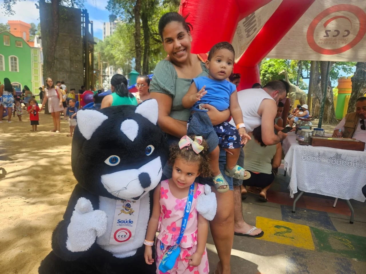 Tenda do CCZ orienta crianças sobre animais e prevenção de acidentes
