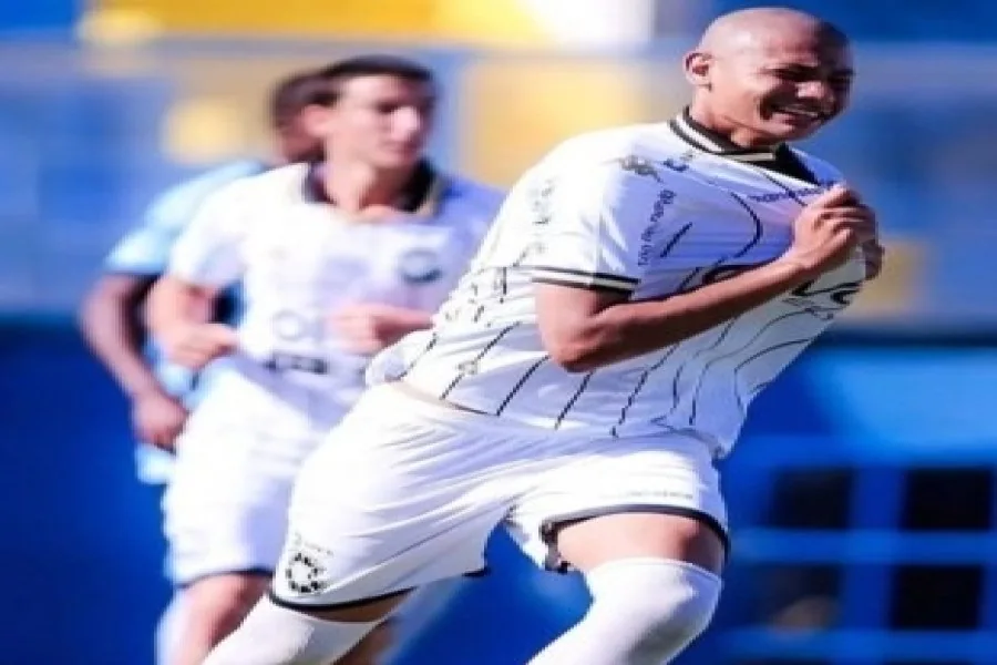 Zagueiro de Campos, Gleisinho acerta com o Internacional